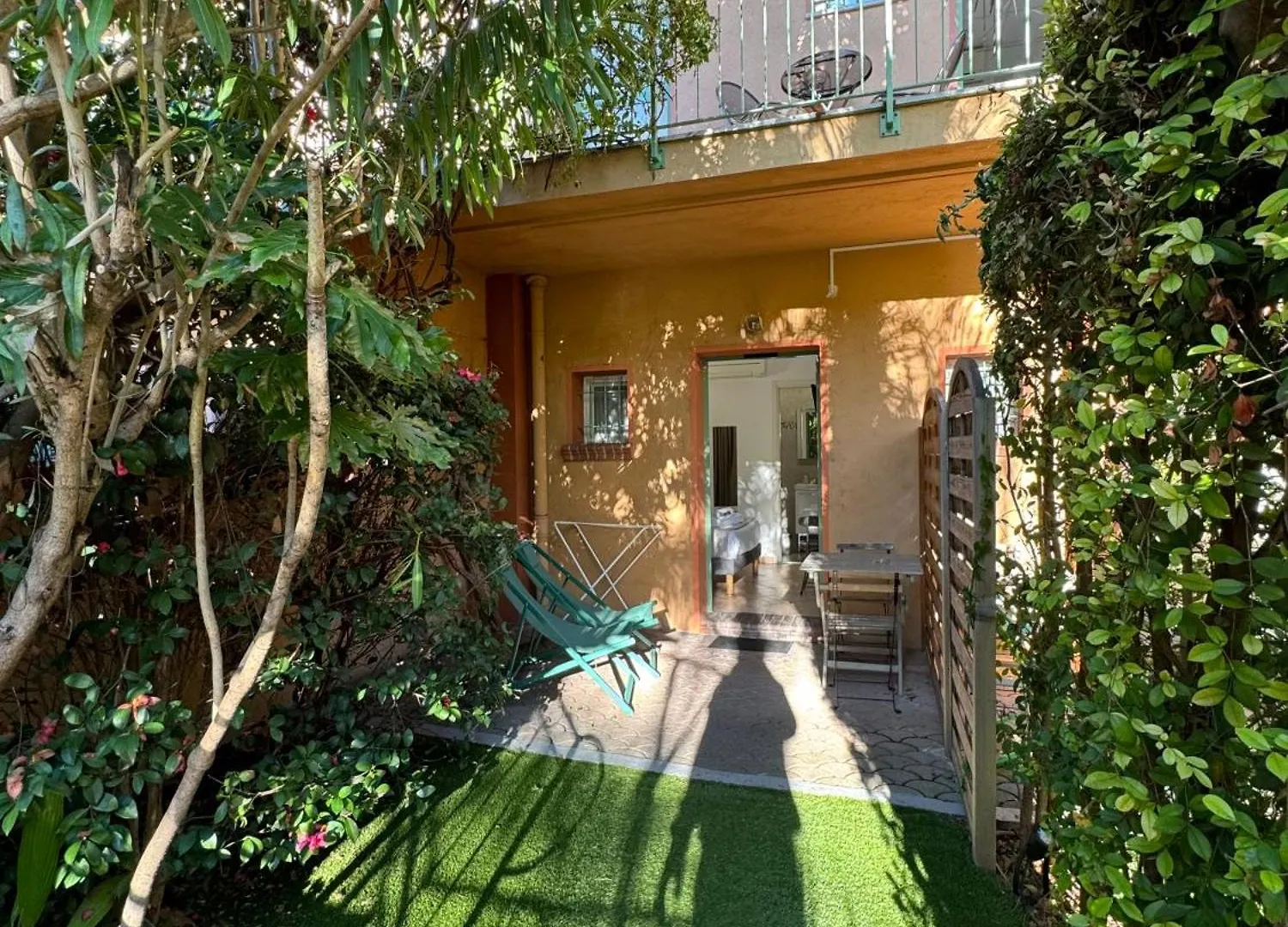 **  מנטון Hotel Pavillon Imperial צרפת