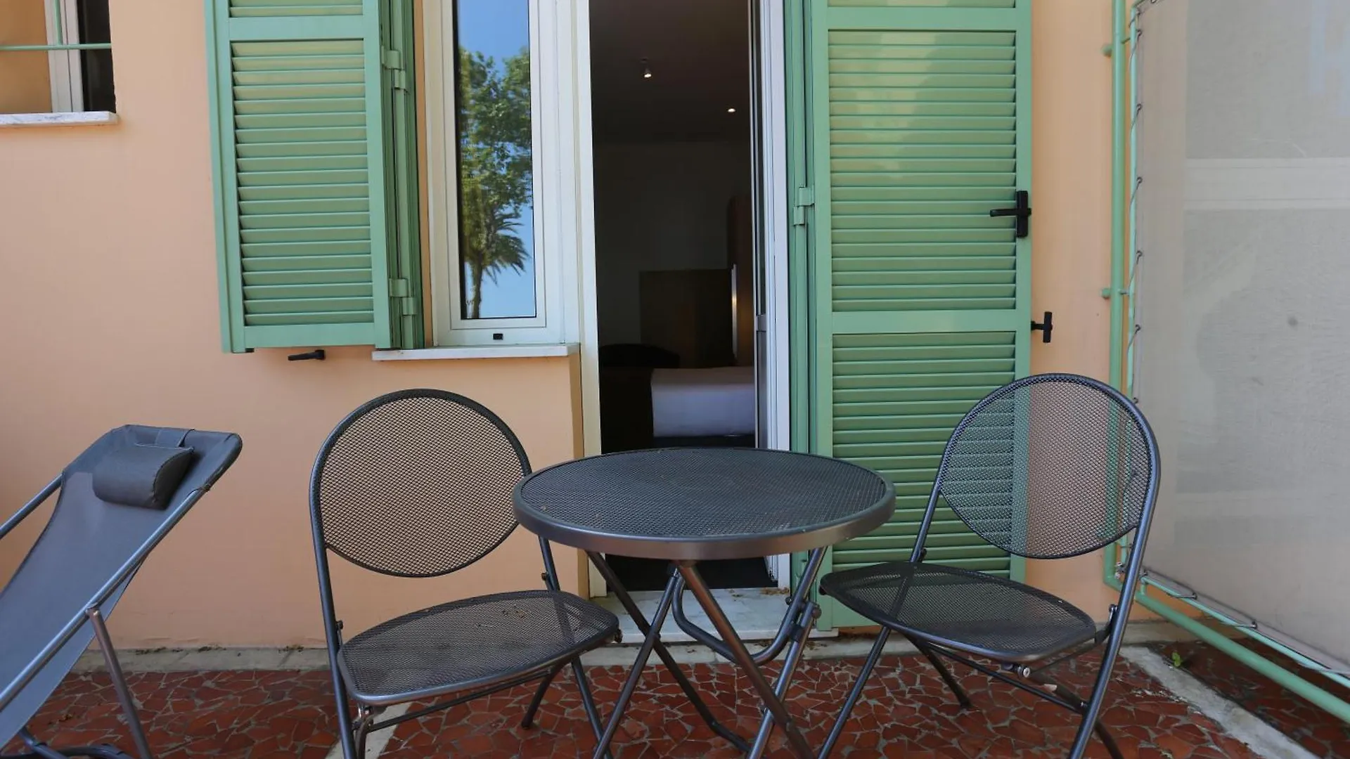 מנטון Hotel Pavillon Imperial 2*,  צרפת